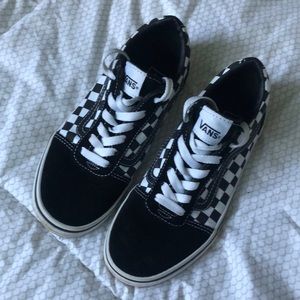 🚨sold🚨Boys Vans Checkerboard and Suede
